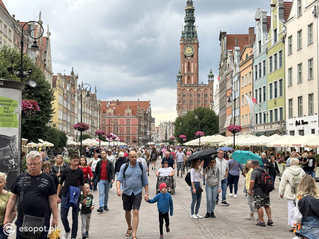 Pogoda nie odstrasza zwiedzających! Tłumy na Jarmarku Dominikańskim w Gdańsku [FOTO]