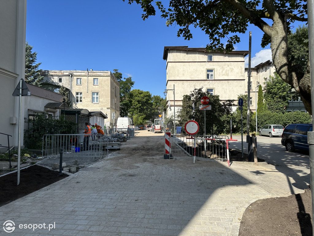 Nowy sopocki woonerf pięknieje w oczach! Prace są na ostatniej prostej [FOTO]