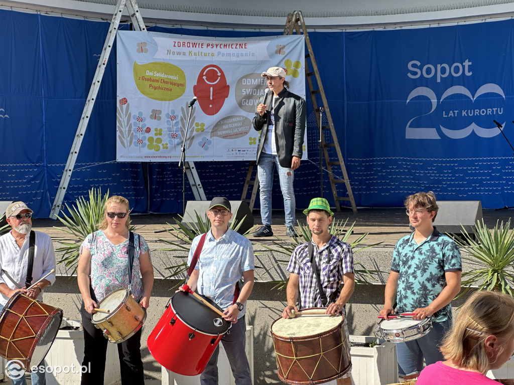 Sopot solidarny z osobami w kryzysie! Za nami marsz i przejście przez symboliczne drzwi [FOTO]