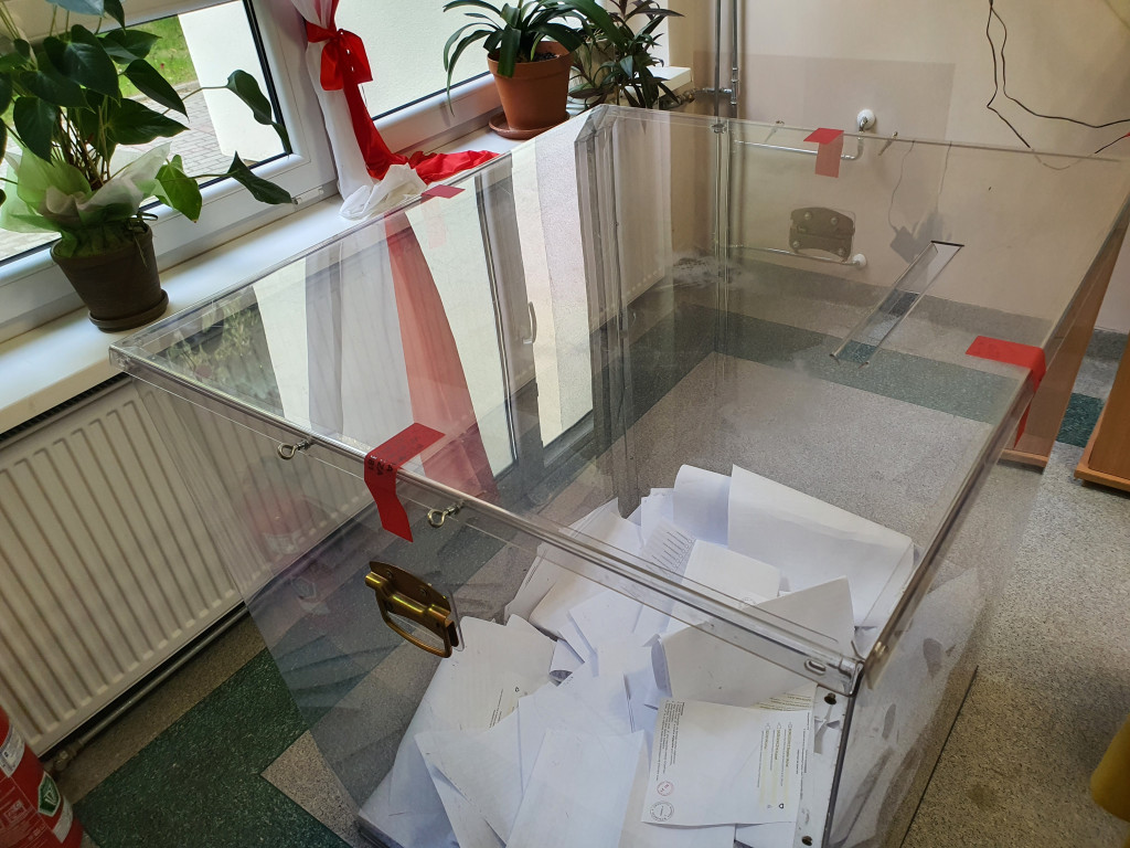 Sopocianie idą głosować! Tłumy w lokalach wyborczych [FOTO]