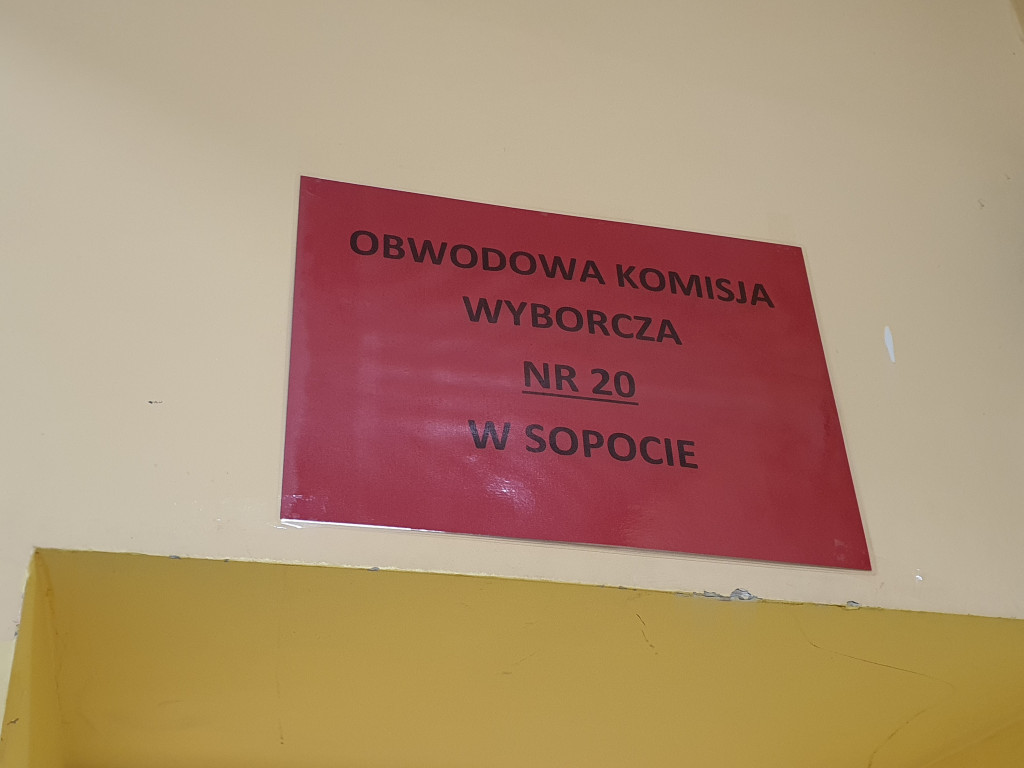 Sopocianie idą głosować! Tłumy w lokalach wyborczych [FOTO]