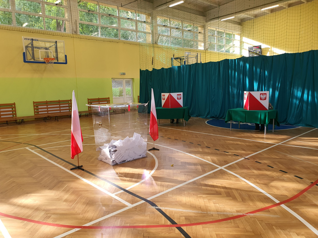 Sopocianie idą głosować! Tłumy w lokalach wyborczych [FOTO]