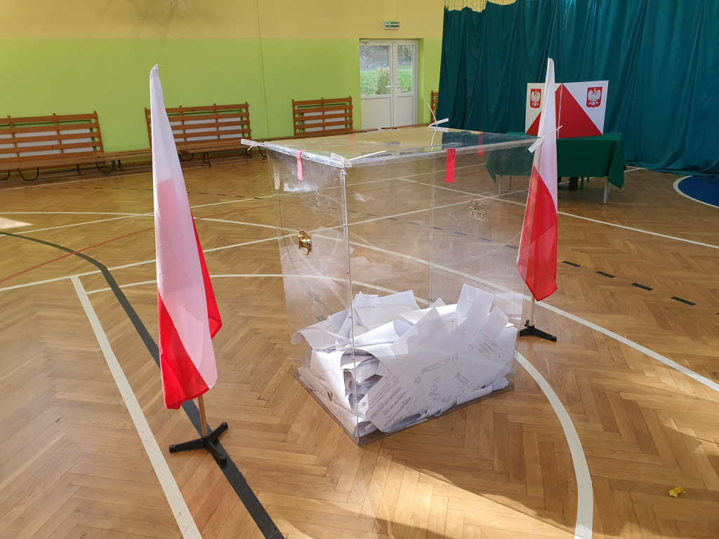 Sopocianie idą głosować! Tłumy w lokalach wyborczych [FOTO]