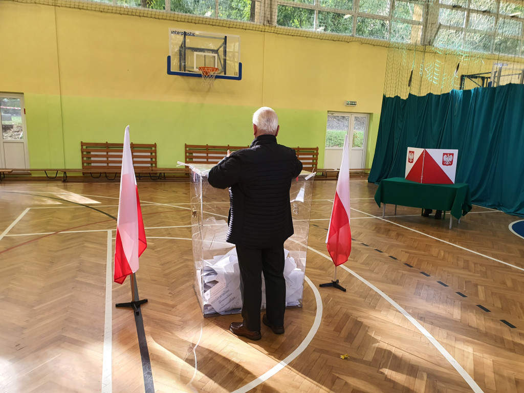 Sopocianie idą głosować! Tłumy w lokalach wyborczych [FOTO]