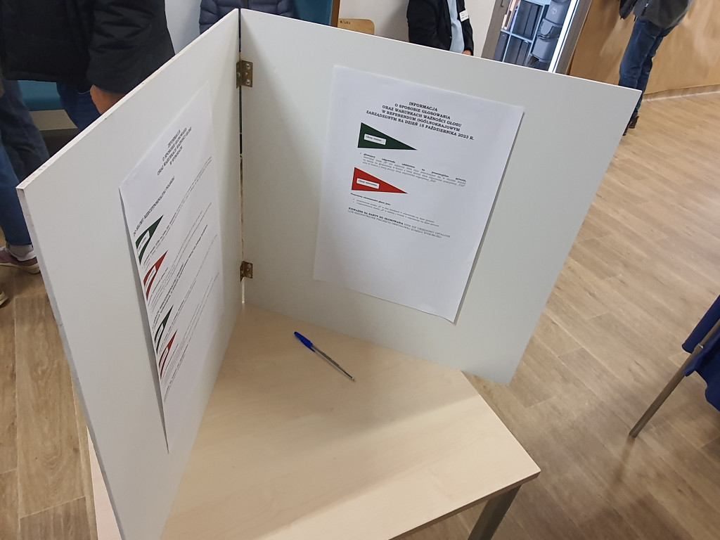 Sopocianie idą głosować! Tłumy w lokalach wyborczych [FOTO]