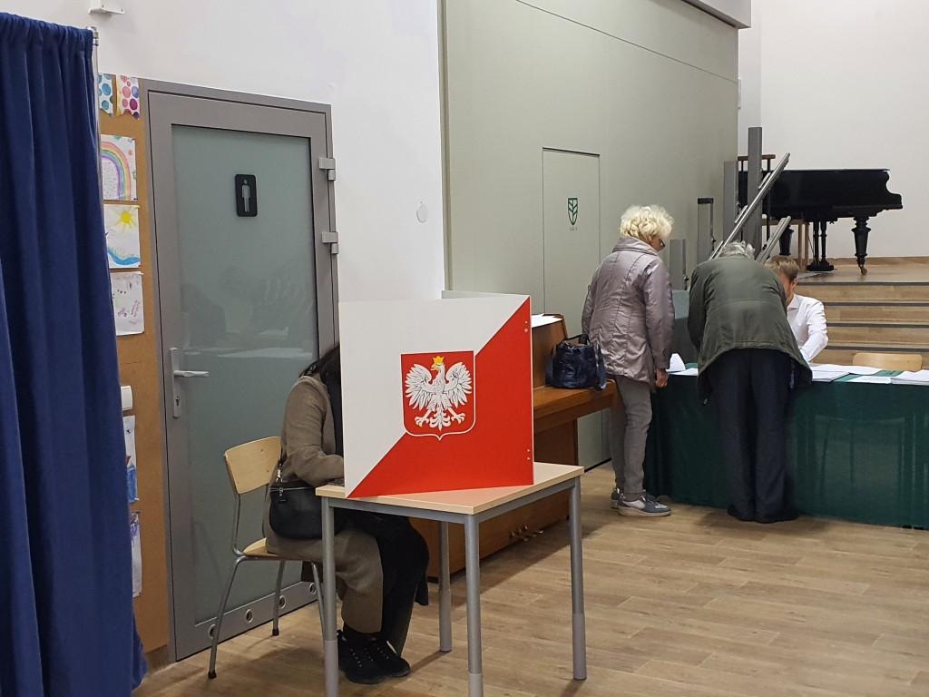 Sopocianie idą głosować! Tłumy w lokalach wyborczych [FOTO]