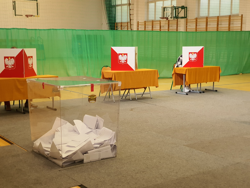 Sopocianie idą głosować! Tłumy w lokalach wyborczych [FOTO]
