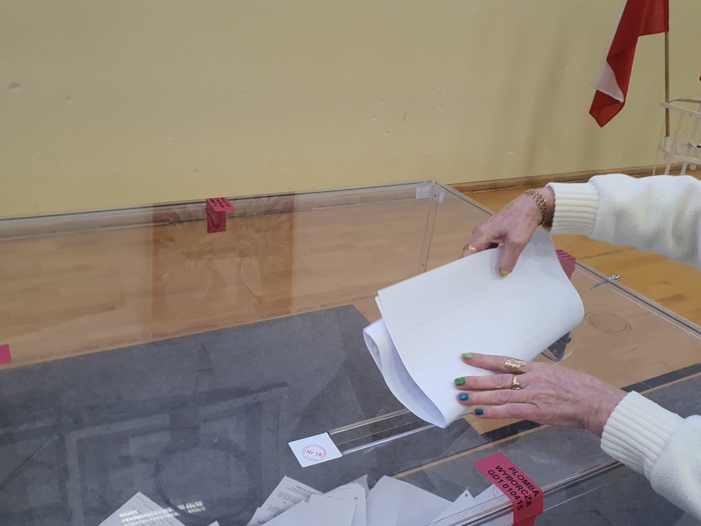 Sopocianie idą głosować! Tłumy w lokalach wyborczych [FOTO]