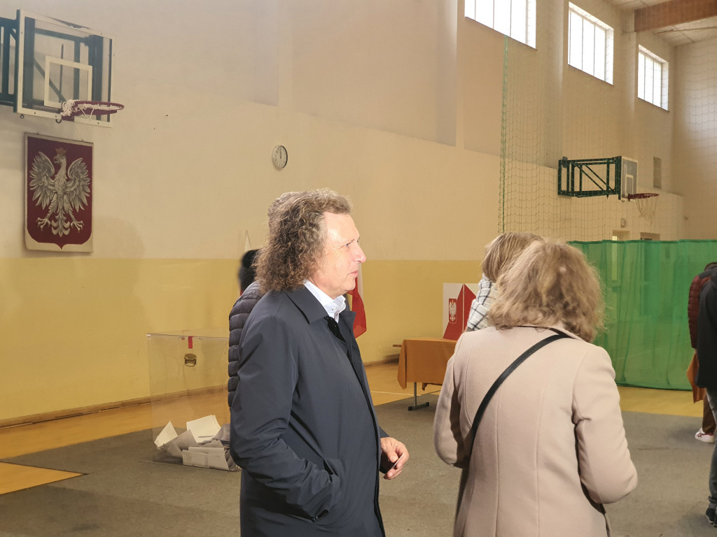 Sopocianie idą głosować! Tłumy w lokalach wyborczych [FOTO]