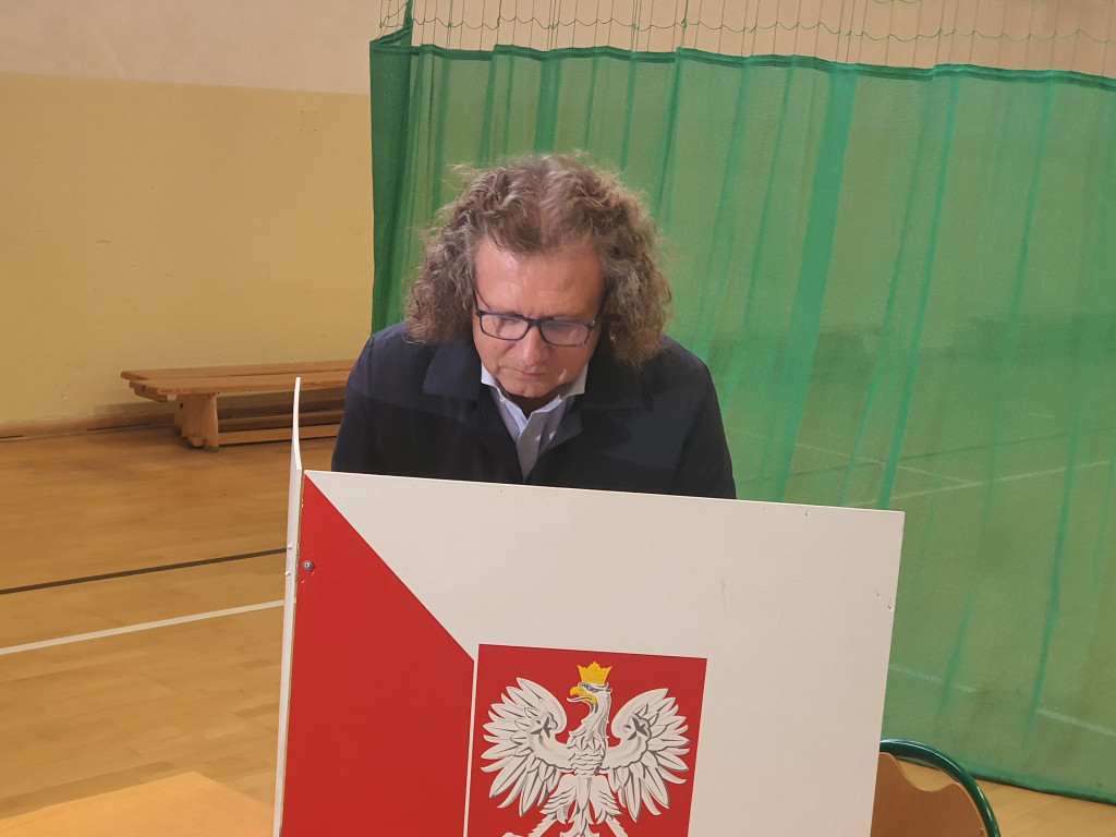 Sopocianie idą głosować! Tłumy w lokalach wyborczych [FOTO]