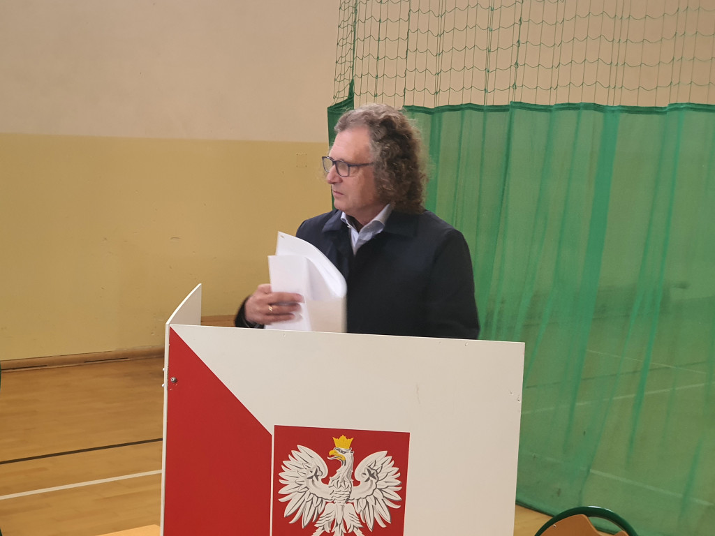 Sopocianie idą głosować! Tłumy w lokalach wyborczych [FOTO]