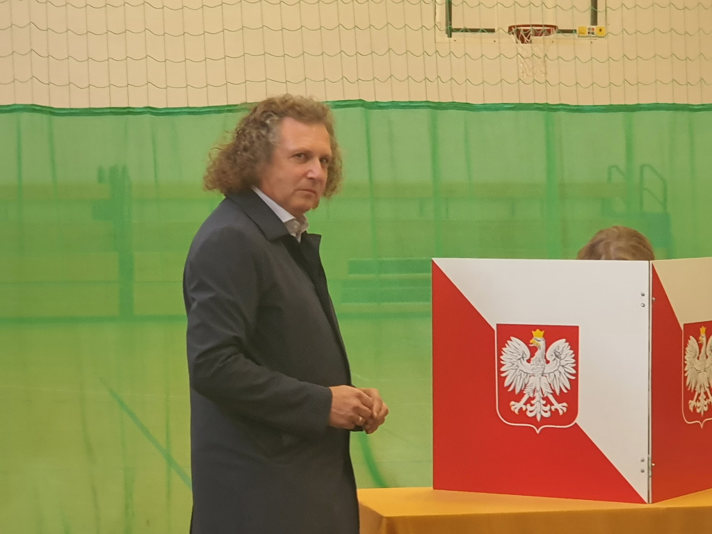 Sopocianie idą głosować! Tłumy w lokalach wyborczych [FOTO]