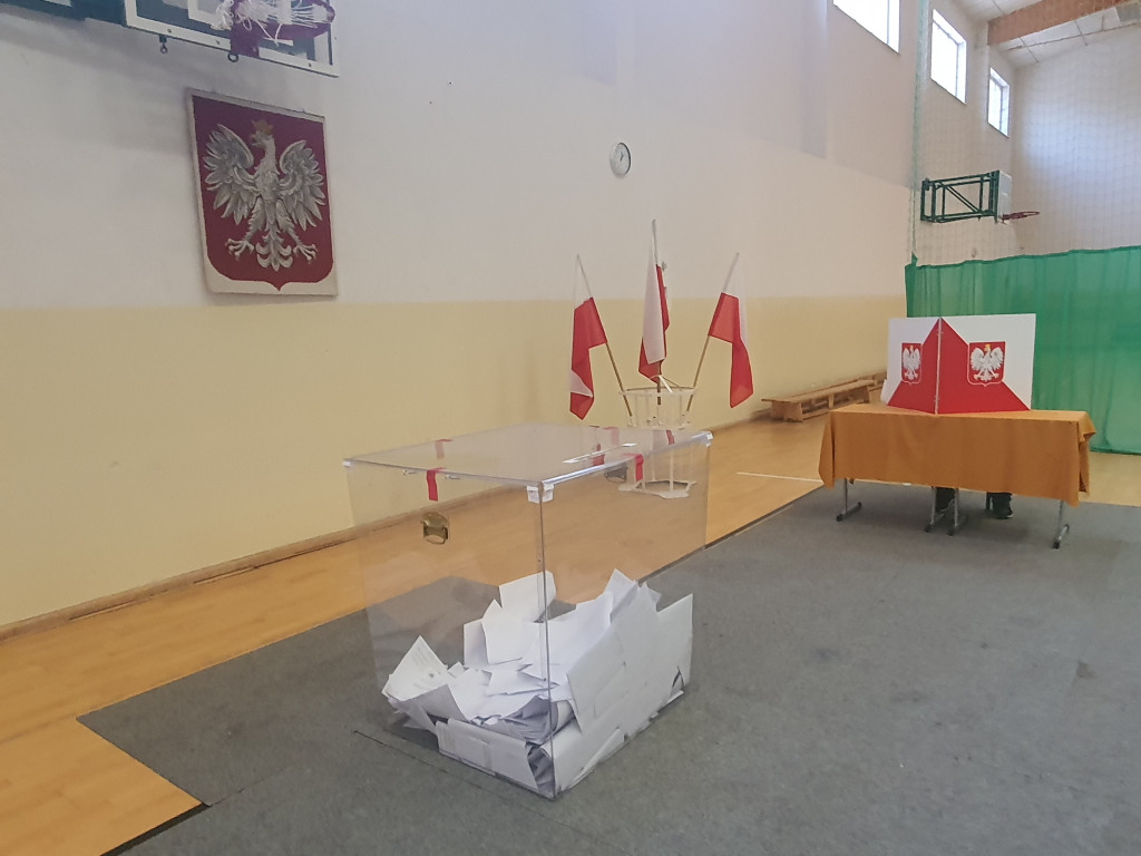 Sopocianie idą głosować! Tłumy w lokalach wyborczych [FOTO]