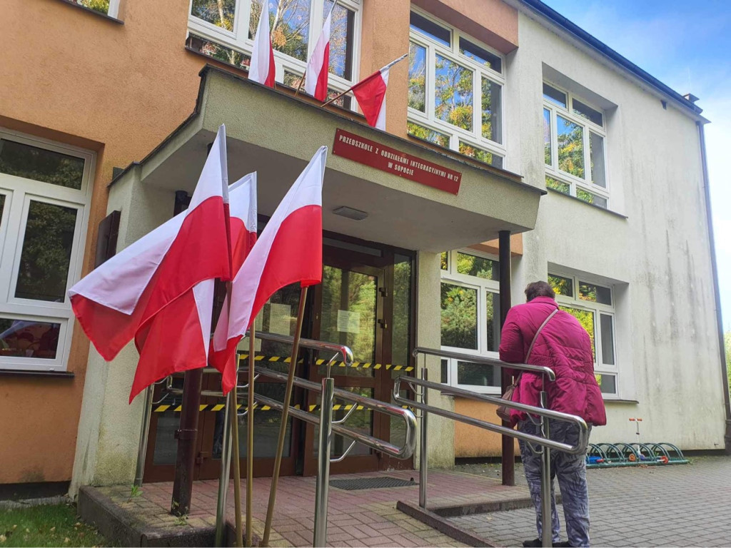 Sopocianie idą głosować! Tłumy w lokalach wyborczych [FOTO]