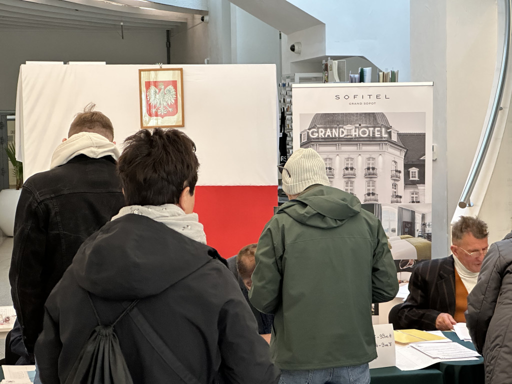 Sopocianie idą głosować! Tłumy w lokalach wyborczych [FOTO]