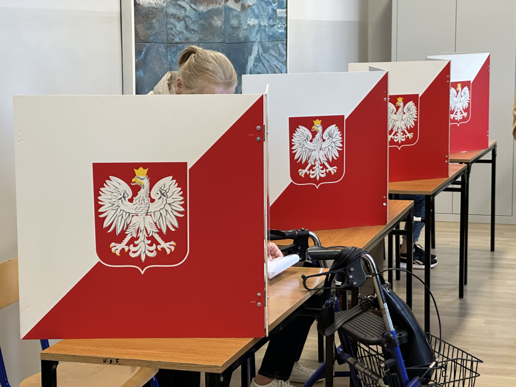 Sopocianie idą głosować! Tłumy w lokalach wyborczych [FOTO]