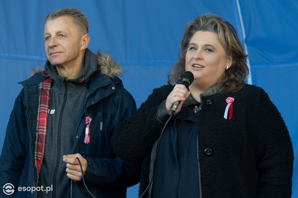 Biegacze utworzyli żywą flagę! Tłumy na sopockim Biegu Niepodległości [FOTO]