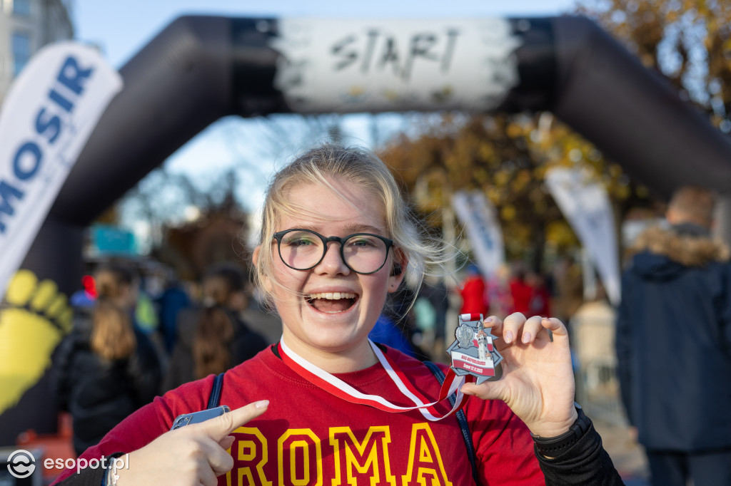 Biegacze utworzyli żywą flagę! Tłumy na sopockim Biegu Niepodległości [FOTO]