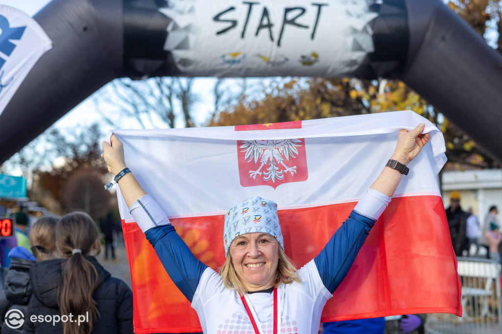 Biegacze utworzyli żywą flagę! Tłumy na sopockim Biegu Niepodległości [FOTO]