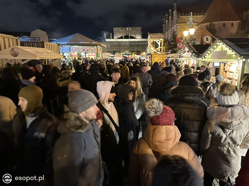 Wystartował Jarmark Bożonarodzeniowy w Gdańsku! To ponad 170 stoisk i kuchnie z całego świata [FOTO]