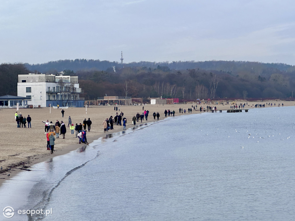 Sopot na zdjęciach w ostatni dzień roku! Tłumy w kurorcie i pozytywna atmosfera [FOTO]