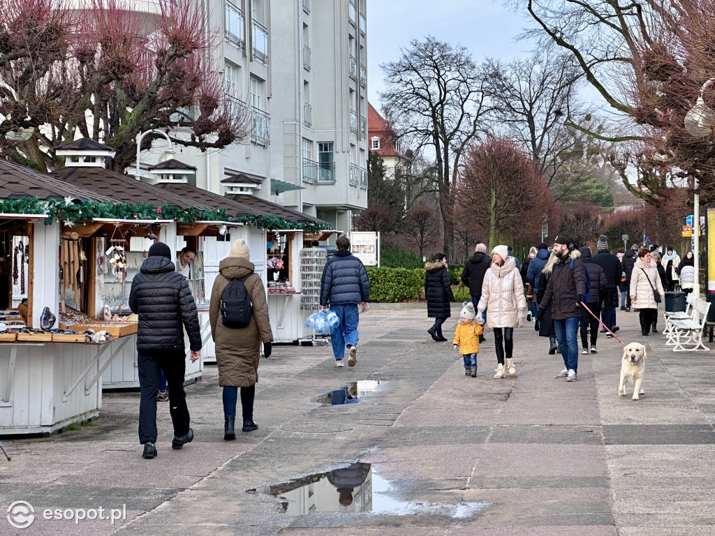 Sopot na zdjęciach w ostatni dzień roku! Tłumy w kurorcie i pozytywna atmosfera [FOTO]
