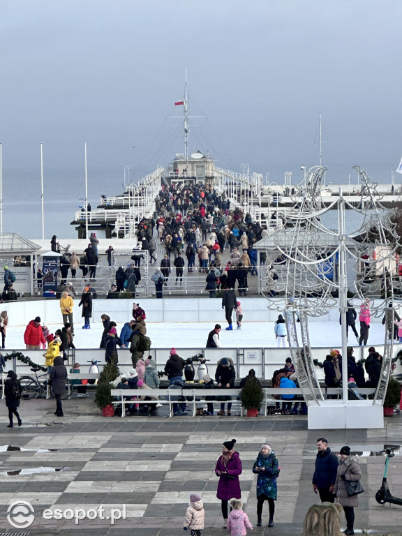 Sopot na zdjęciach w ostatni dzień roku! Tłumy w kurorcie i pozytywna atmosfera [FOTO]