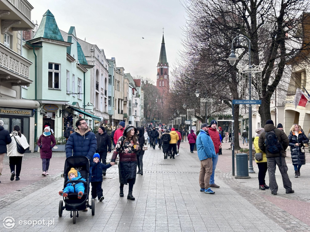 Sopot na zdjęciach w ostatni dzień roku! Tłumy w kurorcie i pozytywna atmosfera [FOTO]