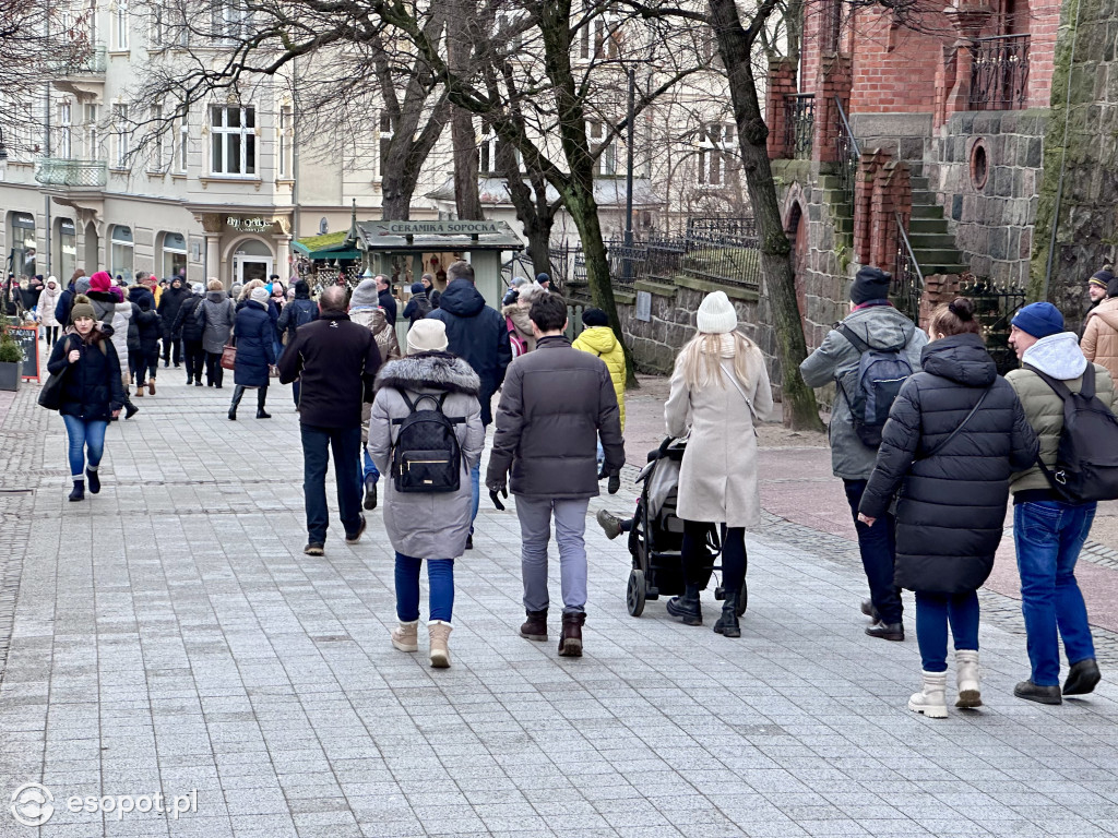 Sopot na zdjęciach w ostatni dzień roku! Tłumy w kurorcie i pozytywna atmosfera [FOTO]