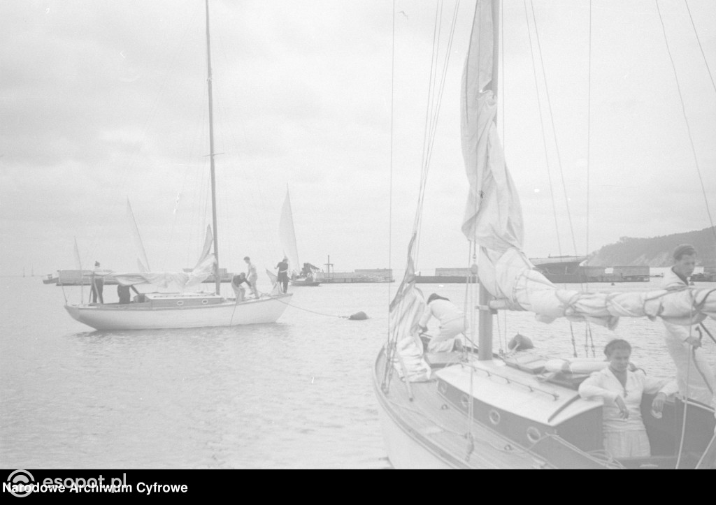 Sopot i Gdynia na archiwalnych zdjęciach! Zobacz niezwykłe kadry z lat 1948-1953 [FOTO]