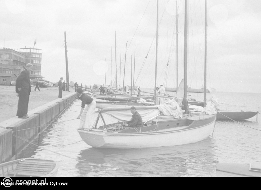 Sopot i Gdynia na archiwalnych zdjęciach! Zobacz niezwykłe kadry z lat 1948-1953 [FOTO]
