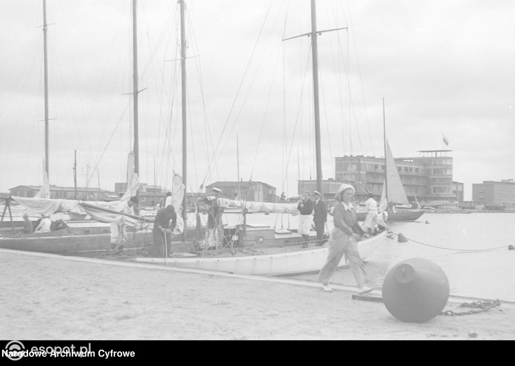 Sopot i Gdynia na archiwalnych zdjęciach! Zobacz niezwykłe kadry z lat 1948-1953 [FOTO]