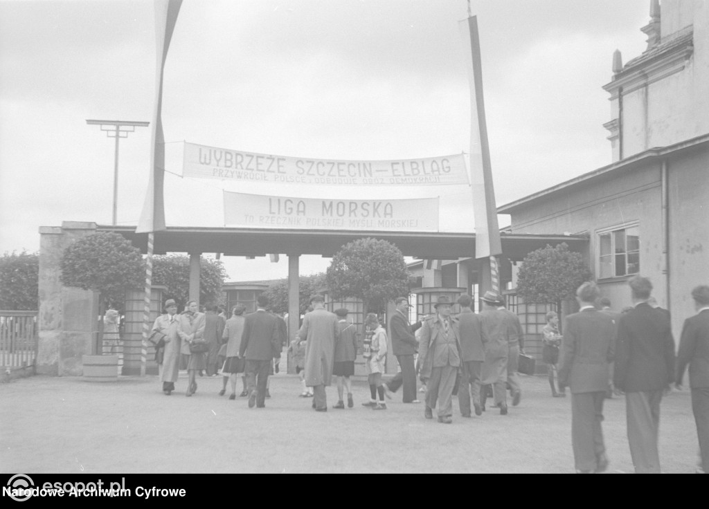 Sopot i Gdynia na archiwalnych zdjęciach! Zobacz niezwykłe kadry z lat 1948-1953 [FOTO]