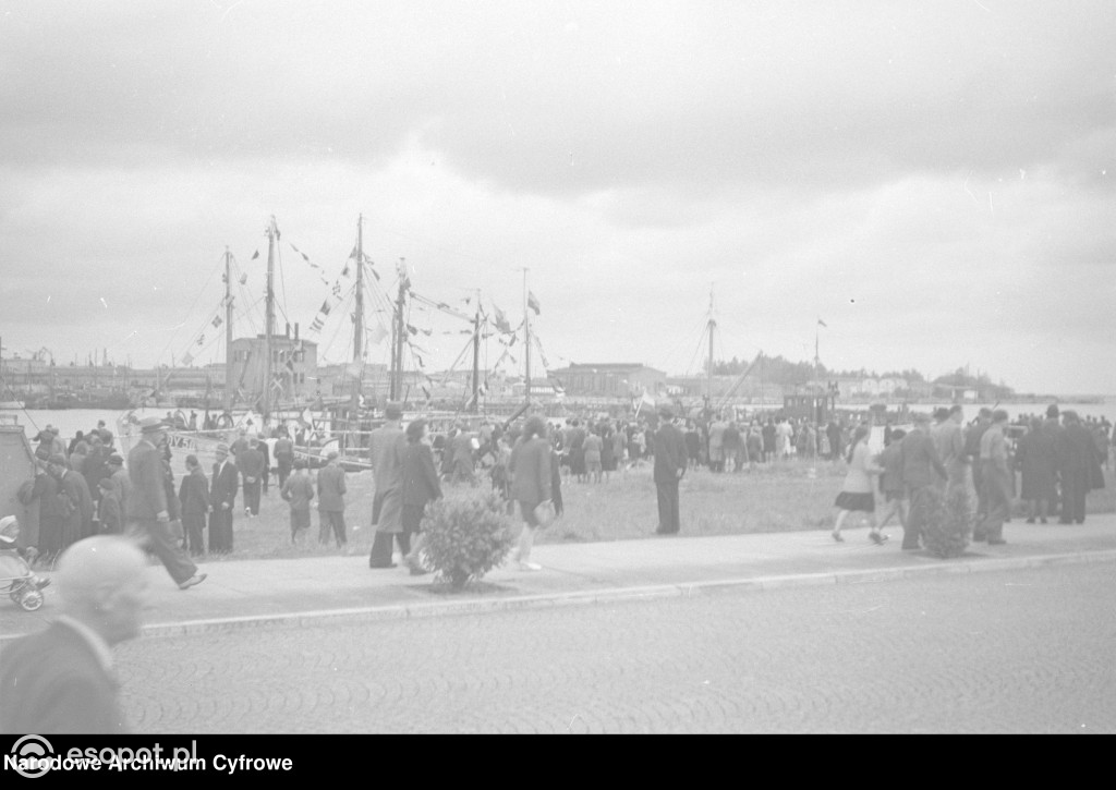 Sopot i Gdynia na archiwalnych zdjęciach! Zobacz niezwykłe kadry z lat 1948-1953 [FOTO]
