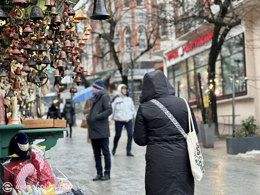 Sopot przywitał czas ferii zimowych na mokro! Pochmurny kurort na zdjęciach [FOTO]