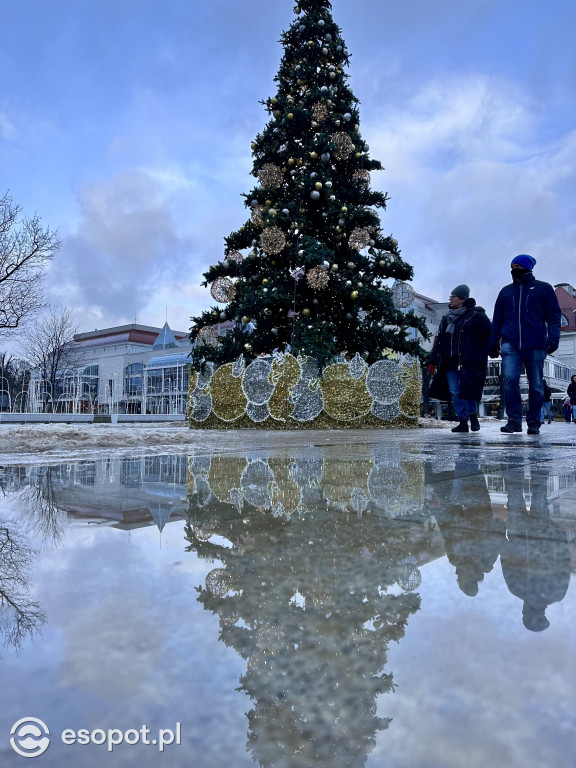 Sopot przywitał czas ferii zimowych na mokro! Pochmurny kurort na zdjęciach [FOTO]