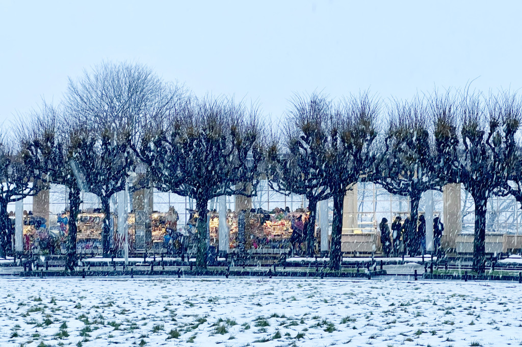 Sopot zachwyca klimatem nawet w brzydką pogodę! Deszcz ze śniegiem w kurorcie [FOTO]