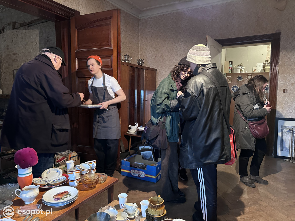 Zobaczcie skarby z ul. Lipowej! Sopocka wyprzedaż przyciągnęła tłumy [FOTO]