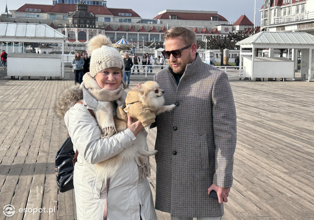 Bartek Jędrzejak na molo w Sopocie! Walentynkowy spacer z Dzień Dobry TVN [FOTO]