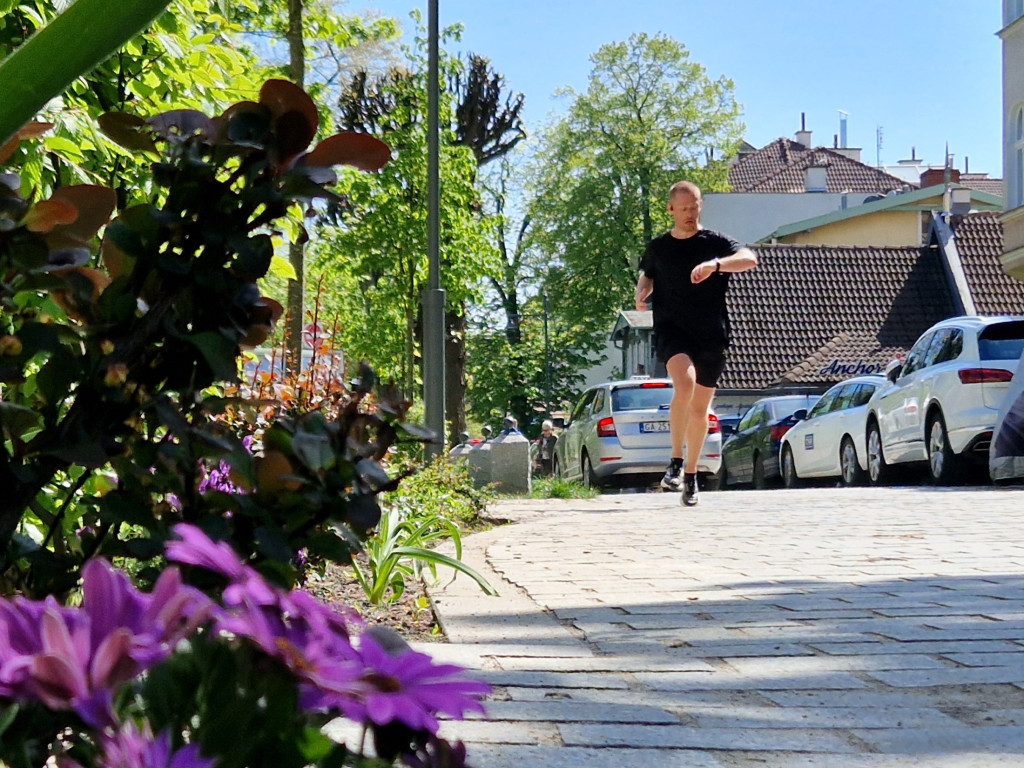 Sopocki woonerf ma już prawie dwa lata! Zobacz, jak się zmienił [FOTO]