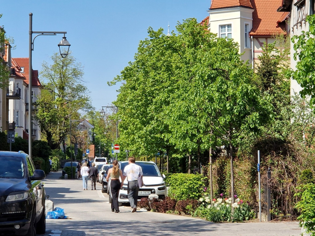 Sopocki woonerf ma już prawie dwa lata! Zobacz, jak się zmienił [FOTO]