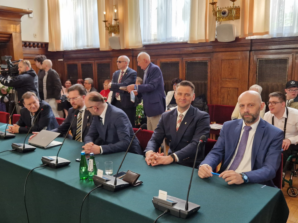 Pierwsza sesja Rady Miasta Sopotu. Zobacz, kto pokieruje miastem [FOTO]