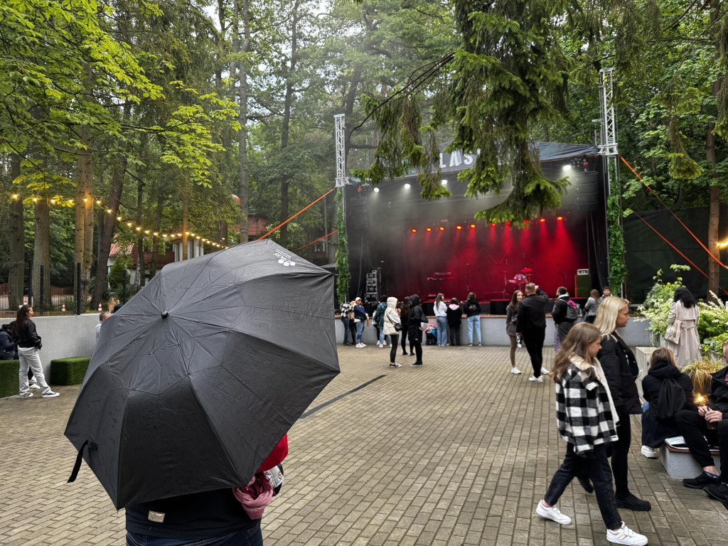 Wiktor Dyduła porwał tłumy w Sopocie! LASY znów oczarowały publikę [FOTO]