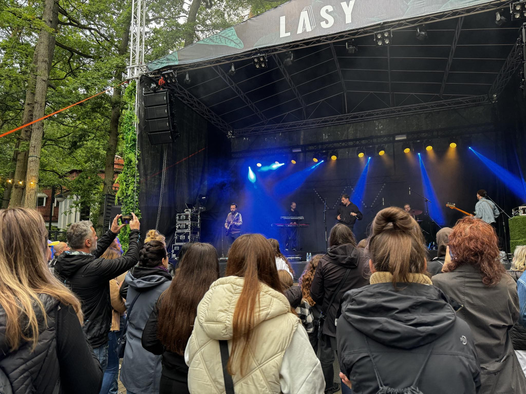 Wiktor Dyduła porwał tłumy w Sopocie! LASY znów oczarowały publikę [FOTO]