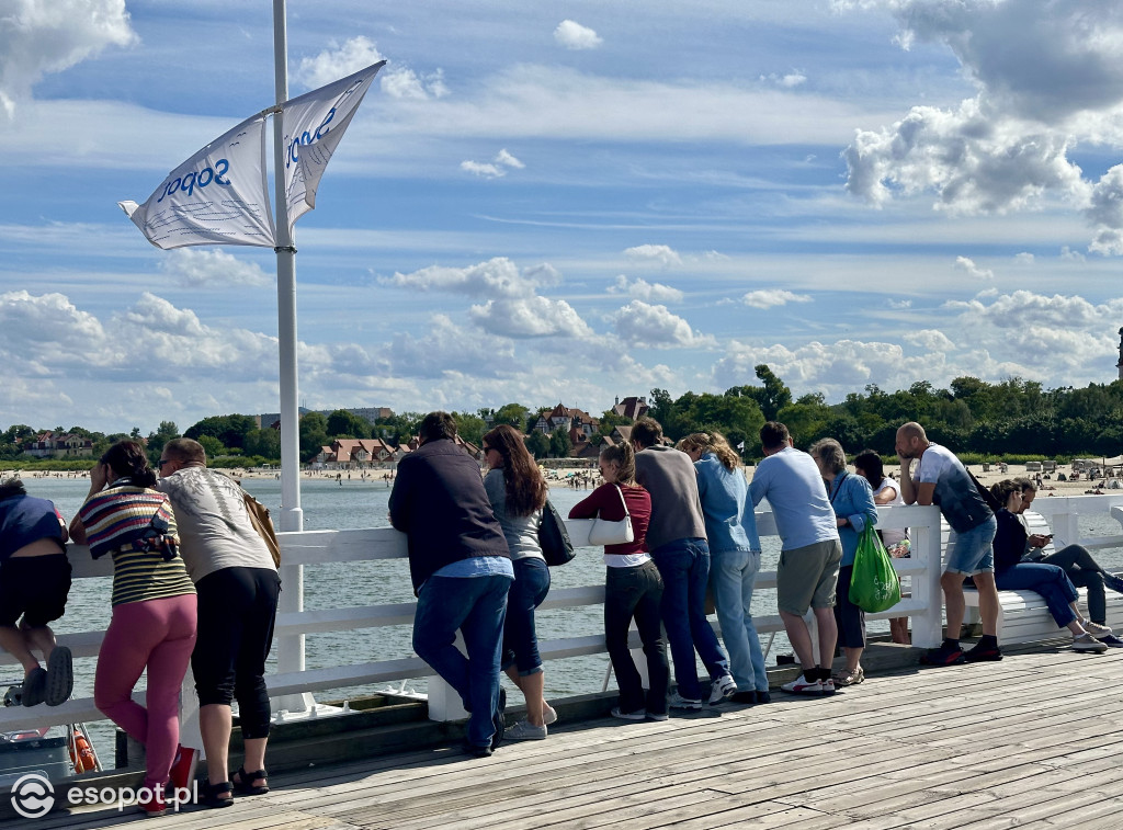 Tłumy turystów w Sopocie! Pełnia życia w pierwszy weekend lipca