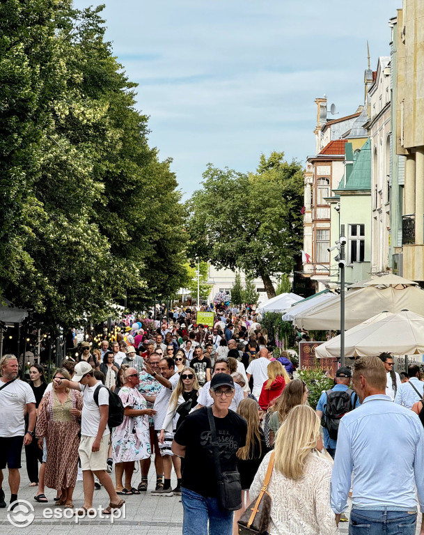 Morze ludzi w Sopocie! Trudno wcisnąć choćby palec