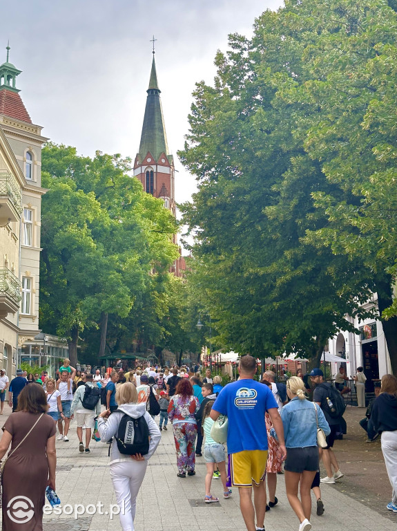 Morze ludzi w Sopocie! Trudno wcisnąć choćby palec