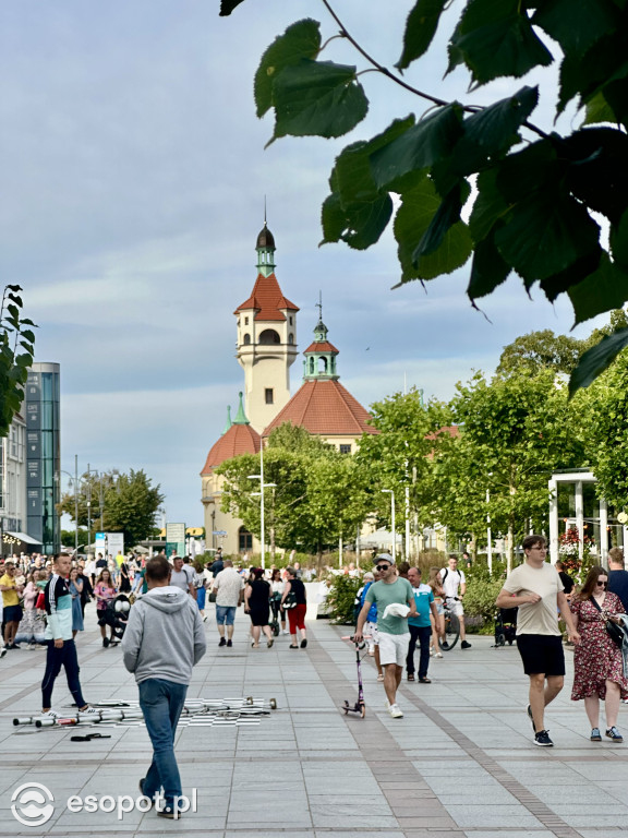 Morze ludzi w Sopocie! Trudno wcisnąć choćby palec
