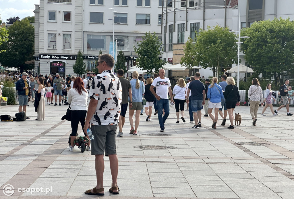 Morze ludzi w Sopocie! Trudno wcisnąć choćby palec