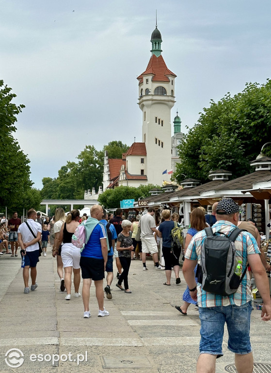 Pochmurnie, ale tłumnie! Tak wyglądał ostatni weekend lipca w Sopocie